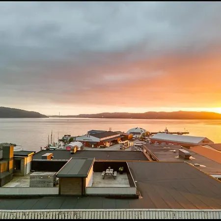 Spectacular View 2 Roms